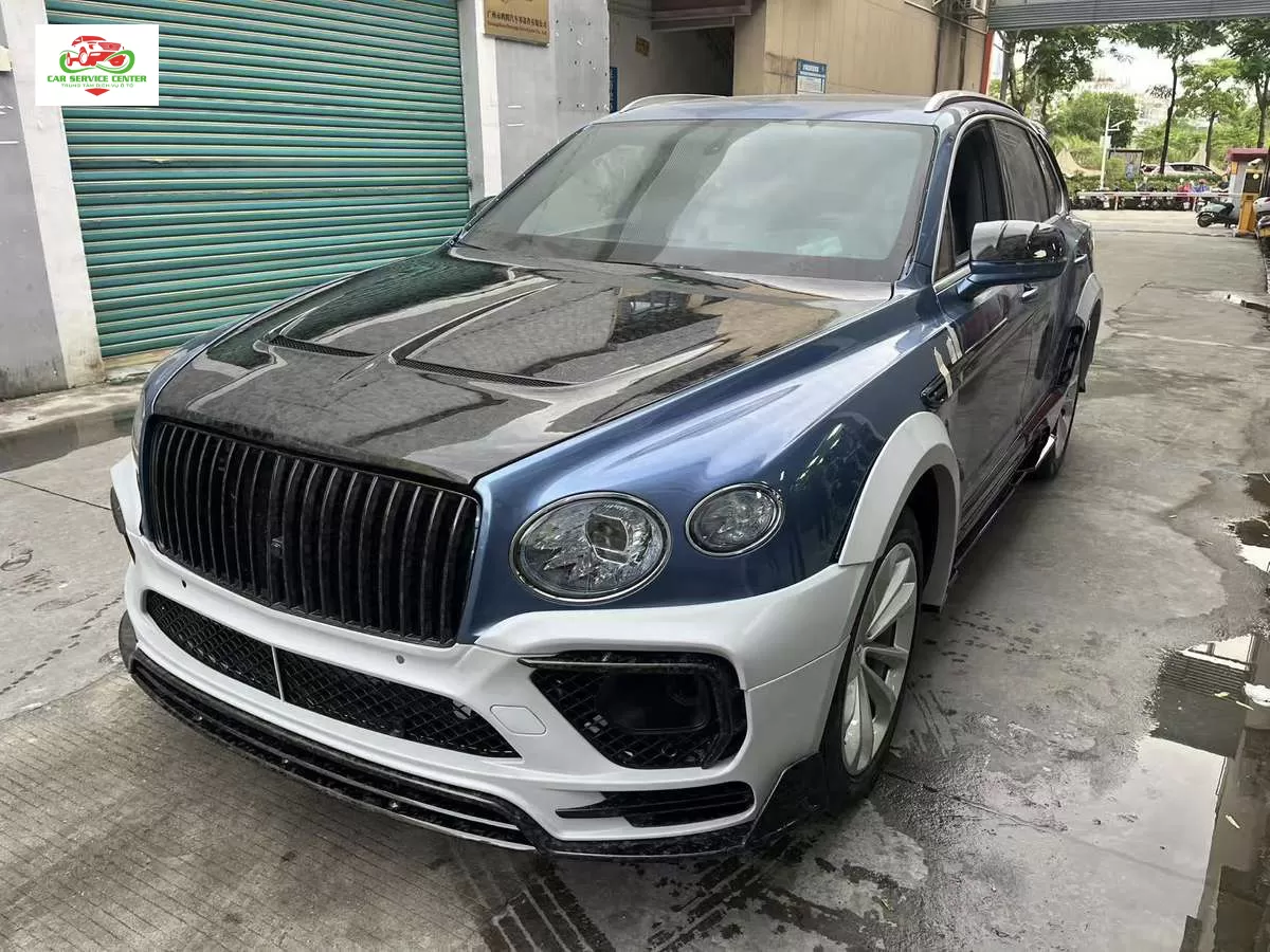 Body kit Bentayga đời 2016–2019, nâng cấp lên kiểu dáng 2020 bằng sợi carbon khô, gồm cản, nắp capo, ốp vè