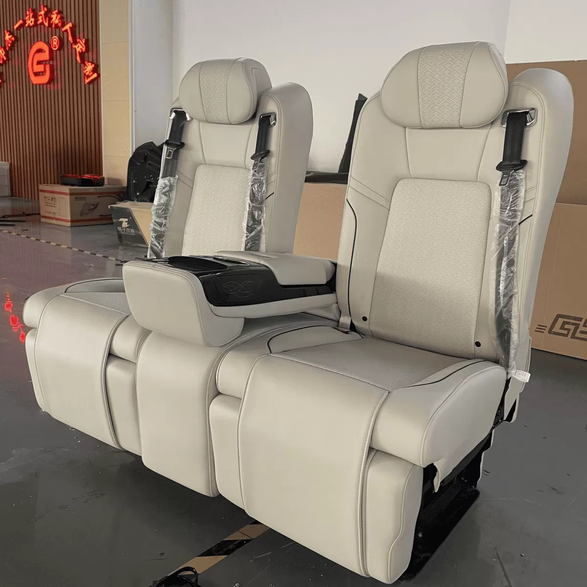 Ghế sofa VIP cao cấp cho các mẫu Mercedes V-Klasse W447, V-Class, Vito, V220d, V250, V260, V300 - Phụ kiện nội thất nâng cấp mới